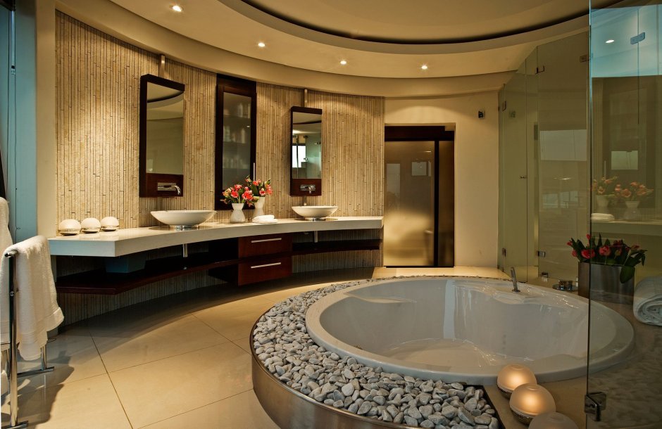 Роскошная ванная комната с джакузи