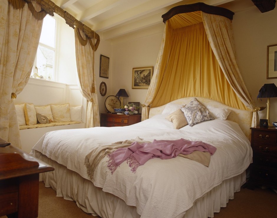 Красивая романтическая спальня