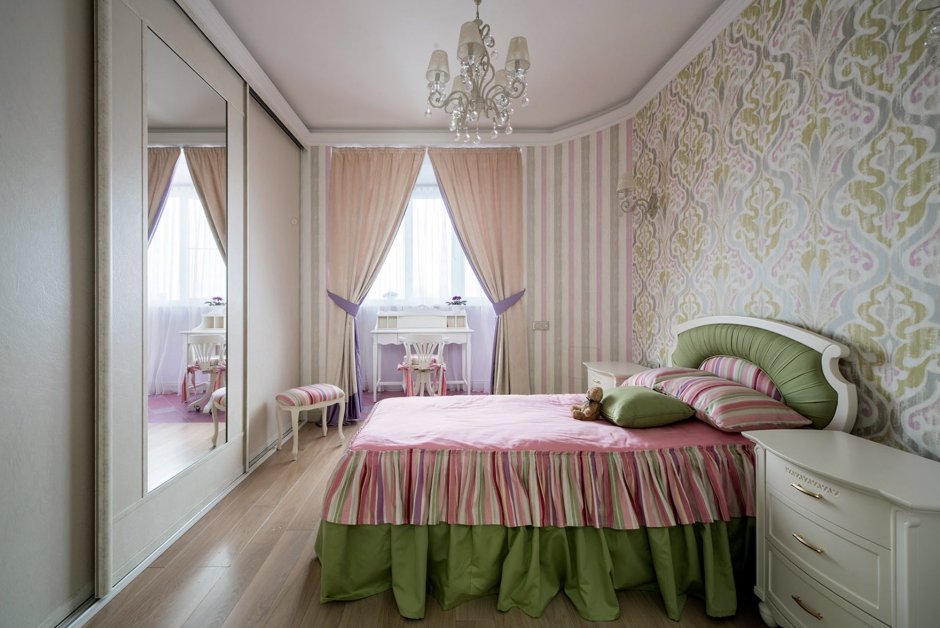 Спальня в салатово розовых тонах