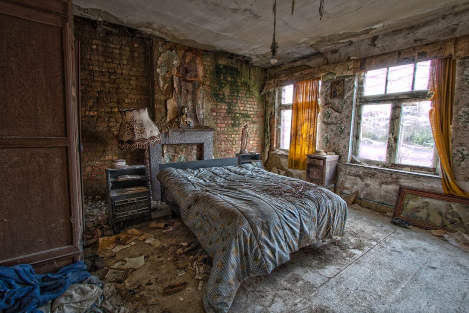 Старая заброшенная комната