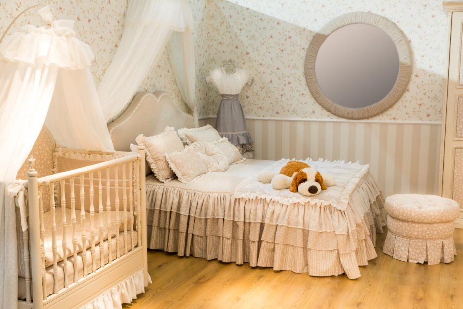 Спальня с детской кроваткой