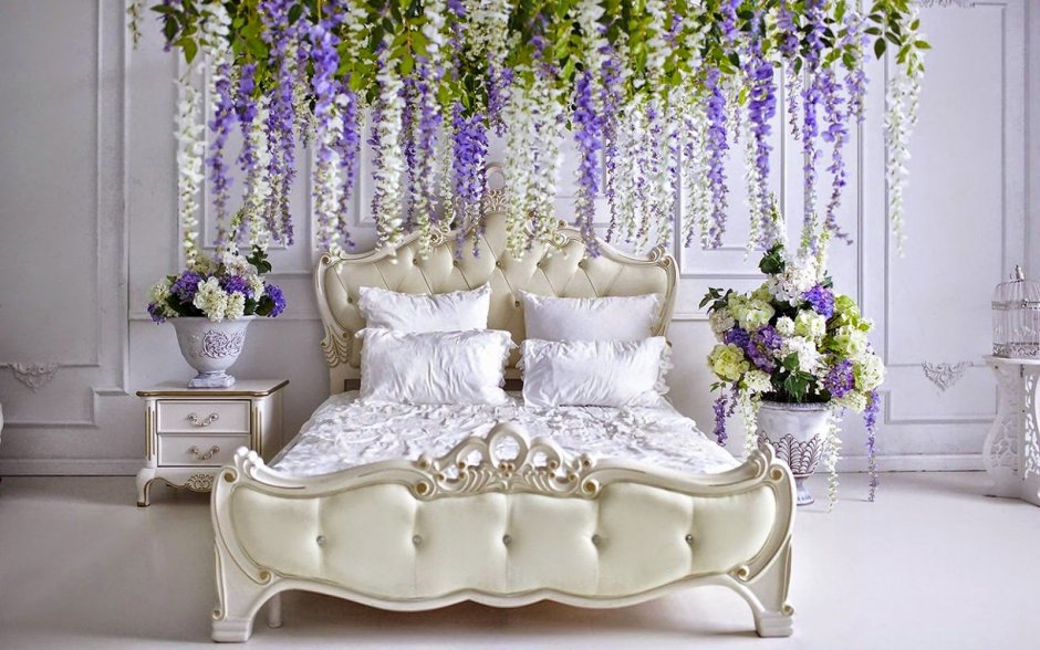 Цветы в интерьере спальни