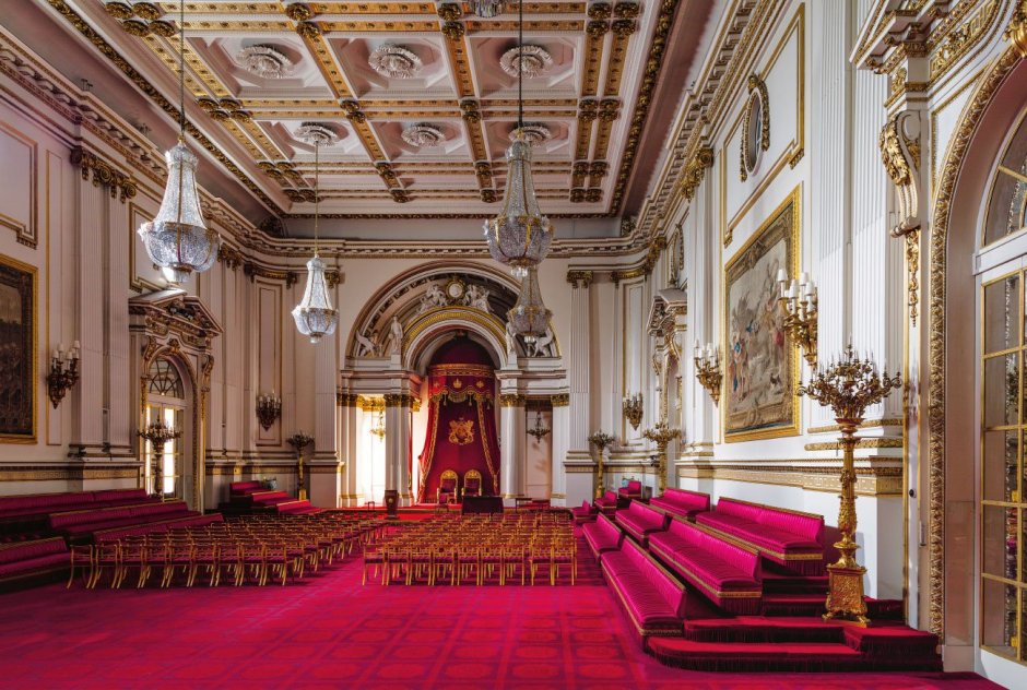 Букингемский дворец Лондон бальный зал