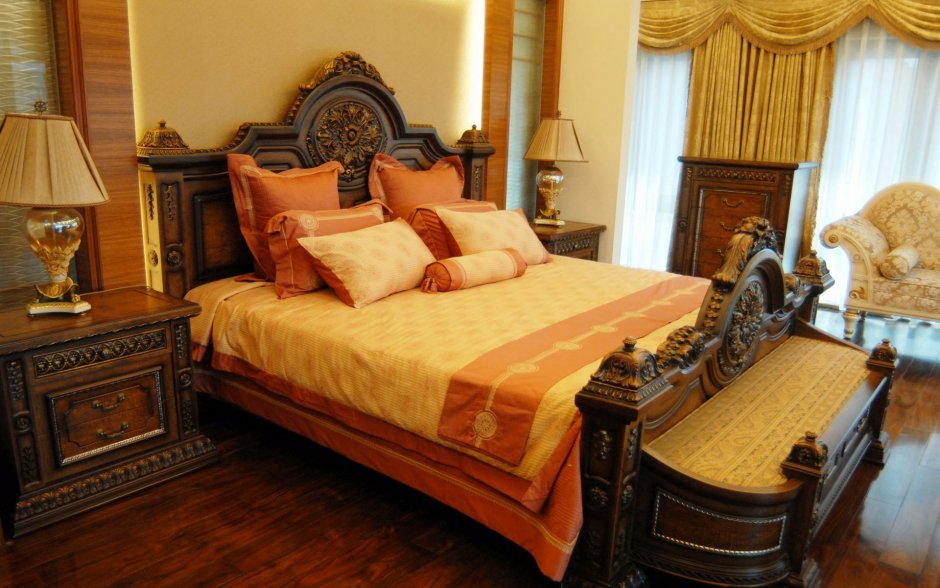 Богатая кровать
