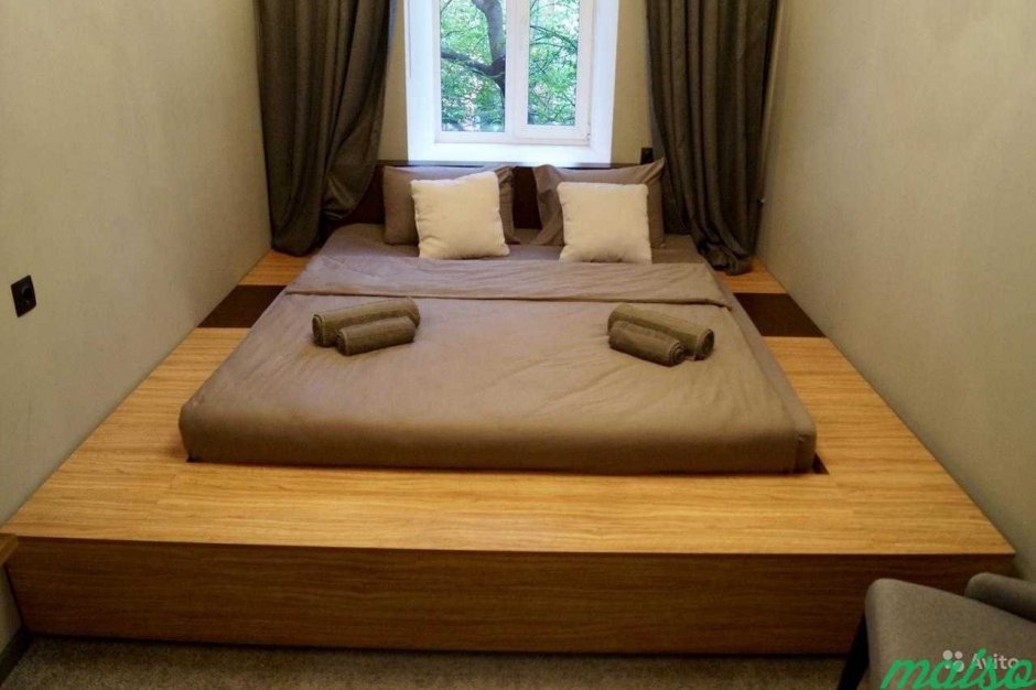 Подиум кровать в спальне