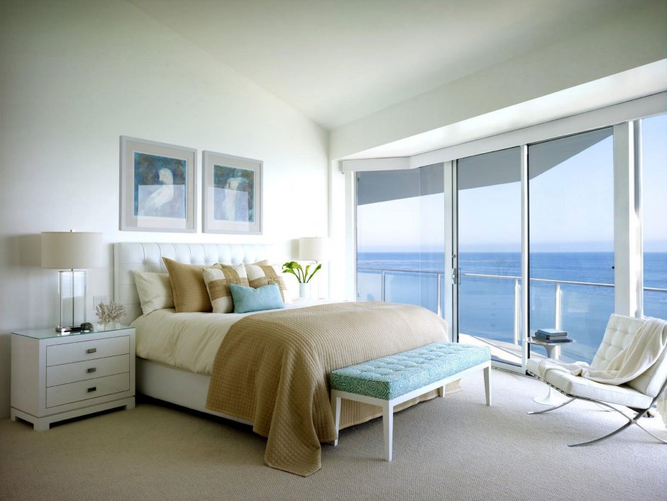 Спальня с панорамным видом на море (35 фото)