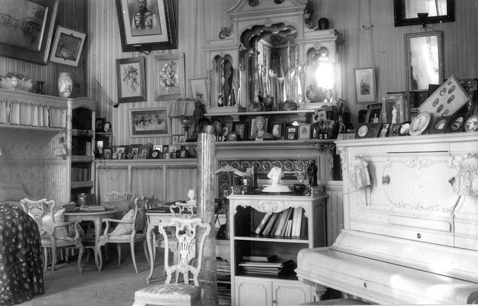 Сиреневый кабинет императрицы в Александровском Дворце