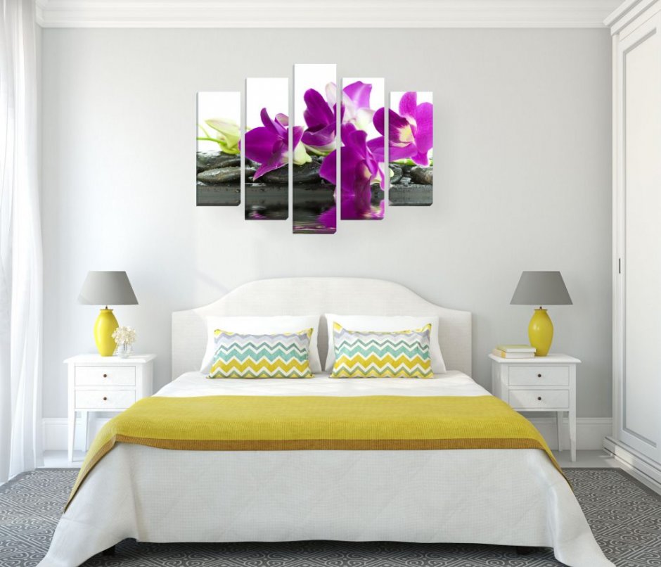 Картина Орхидея в спальне