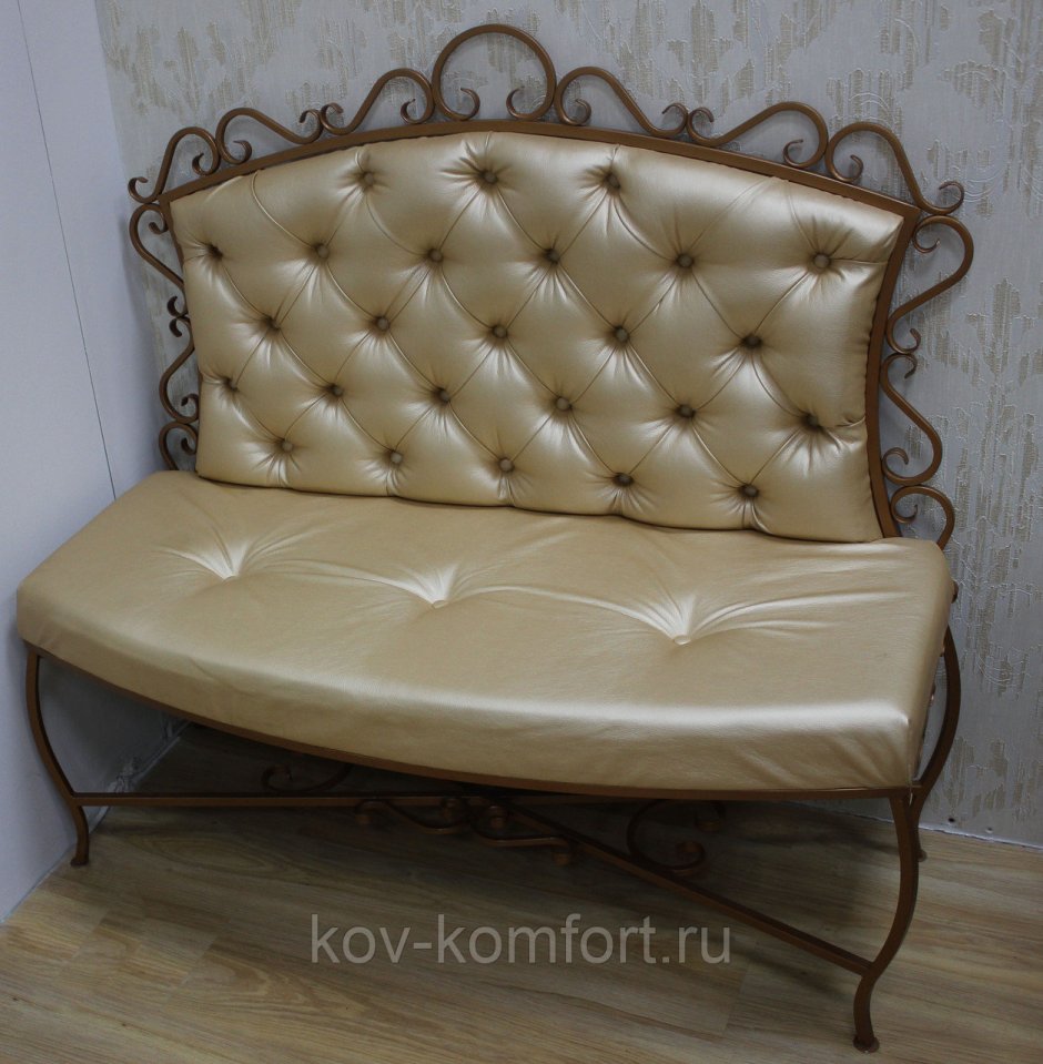 Маленький диванчик