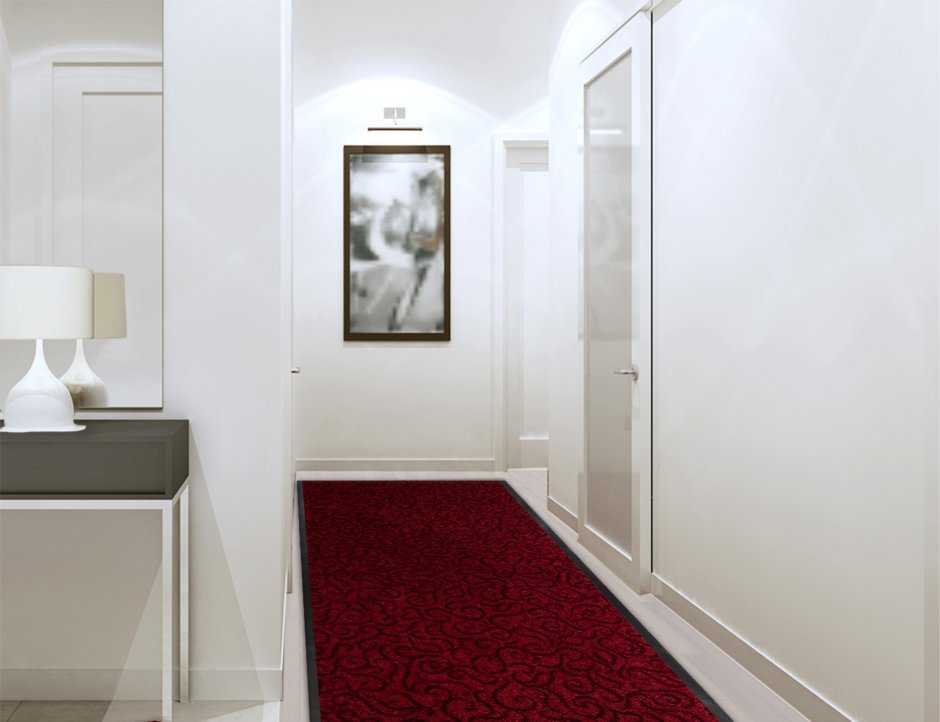 Красный ковролин в коридоре