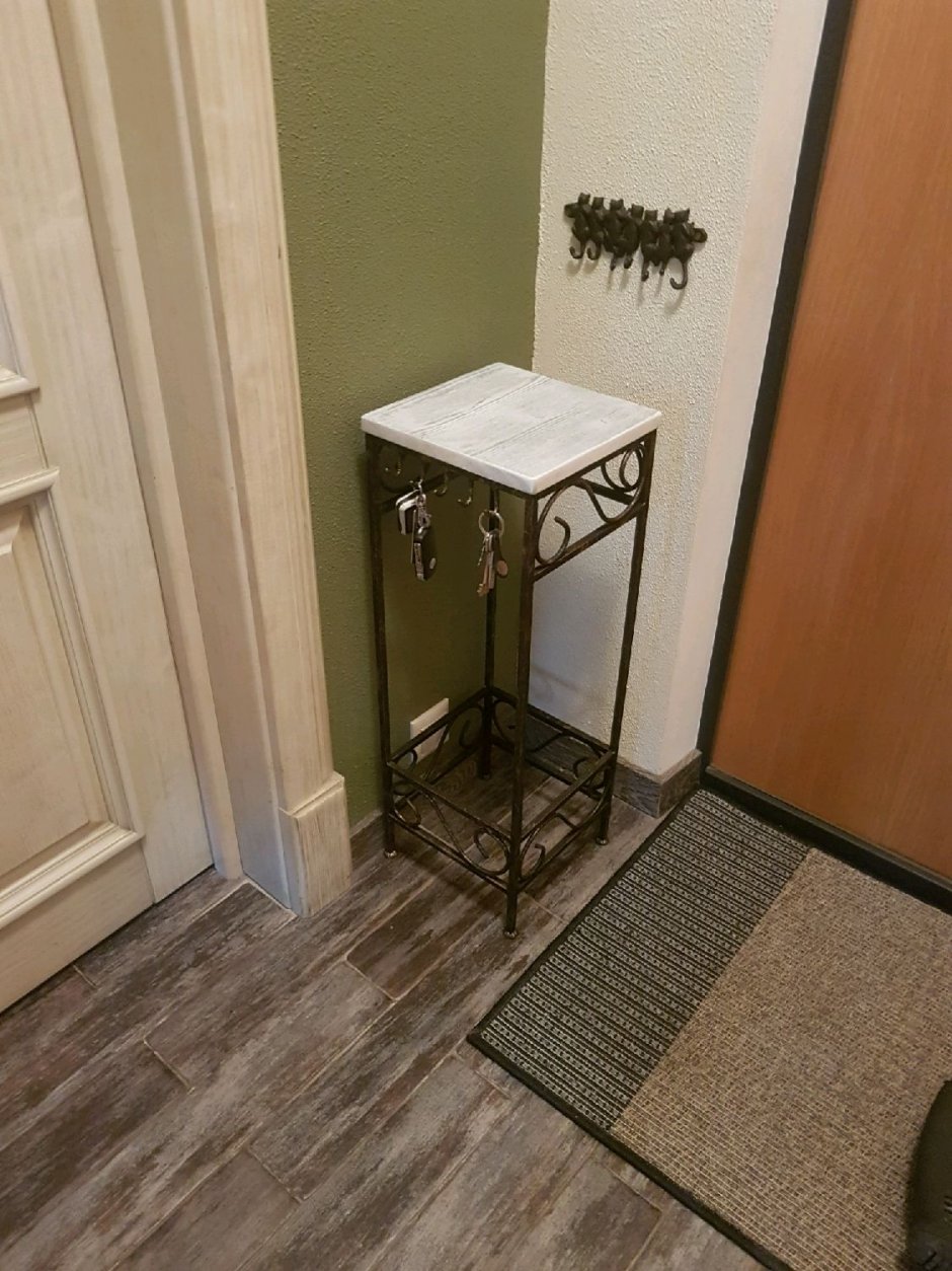 Консольные столы для прихожей