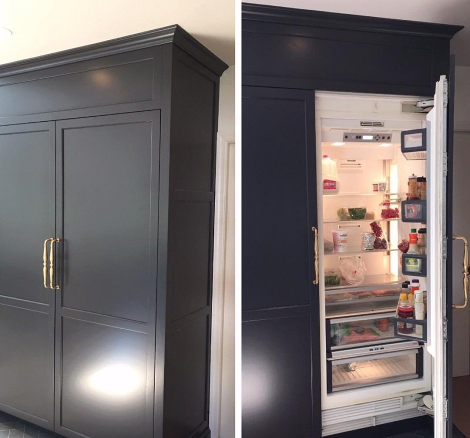 Холодильник встроенный в шкаф в коридоре