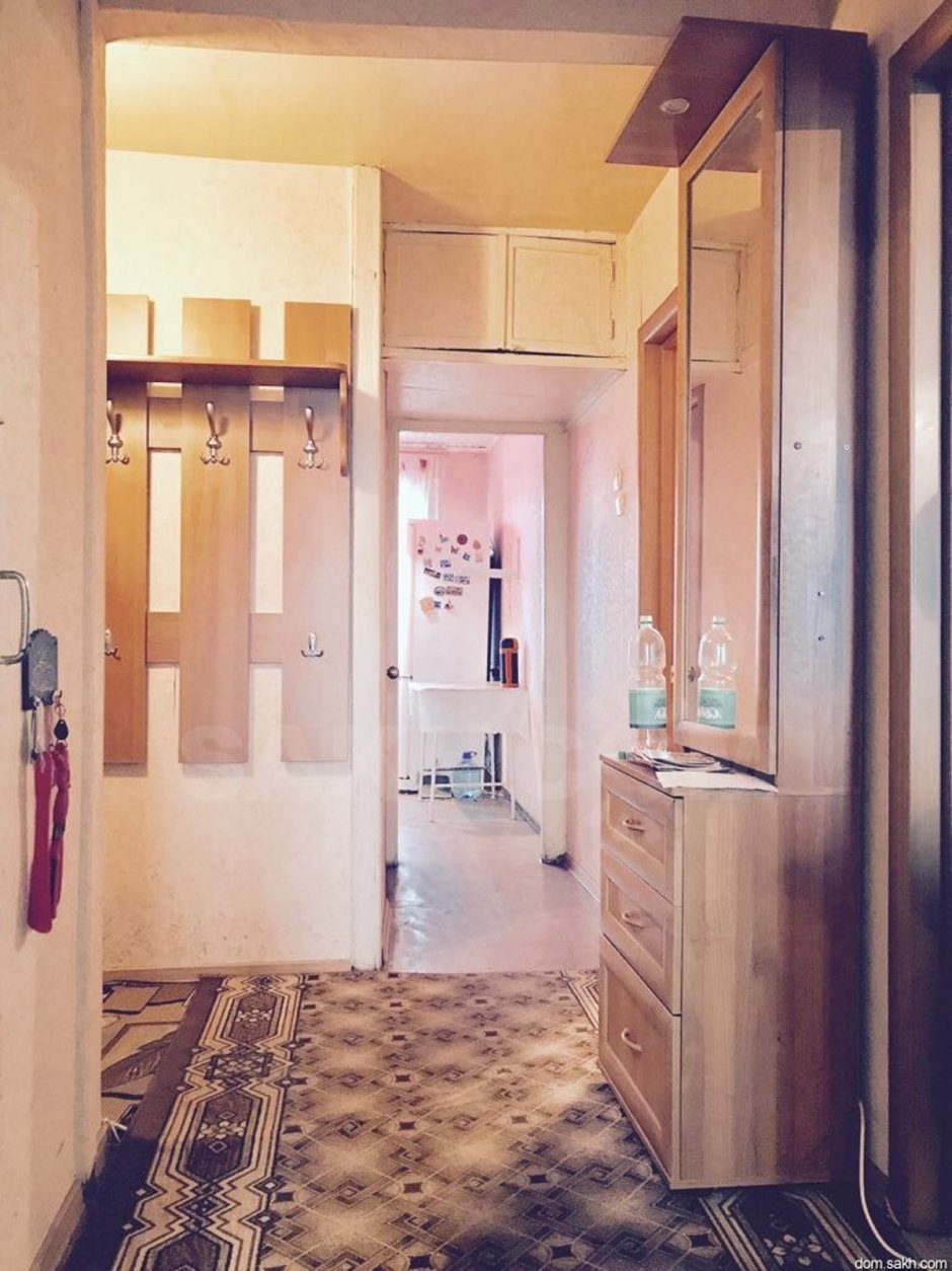 Узкая прихожая в брежневке