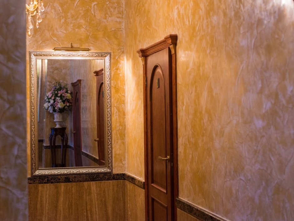 Венецианская штукатурка для внутренней отделки стен в коридоре