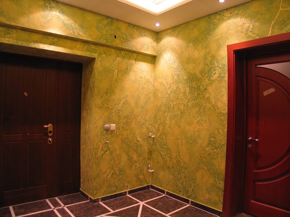 Декоротивнаяпокраска стен в коридоре