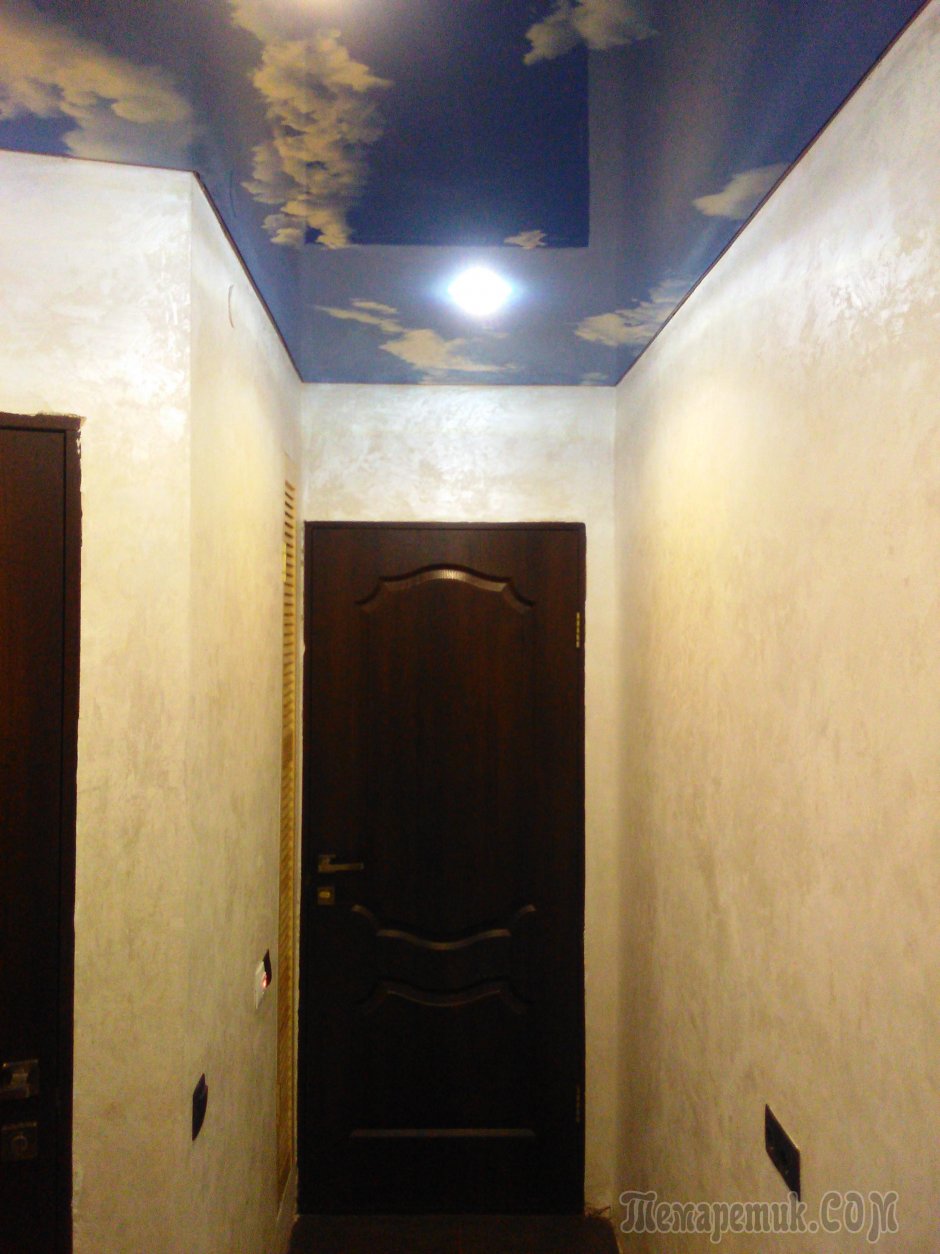 Комбинированный потолок в коридоре