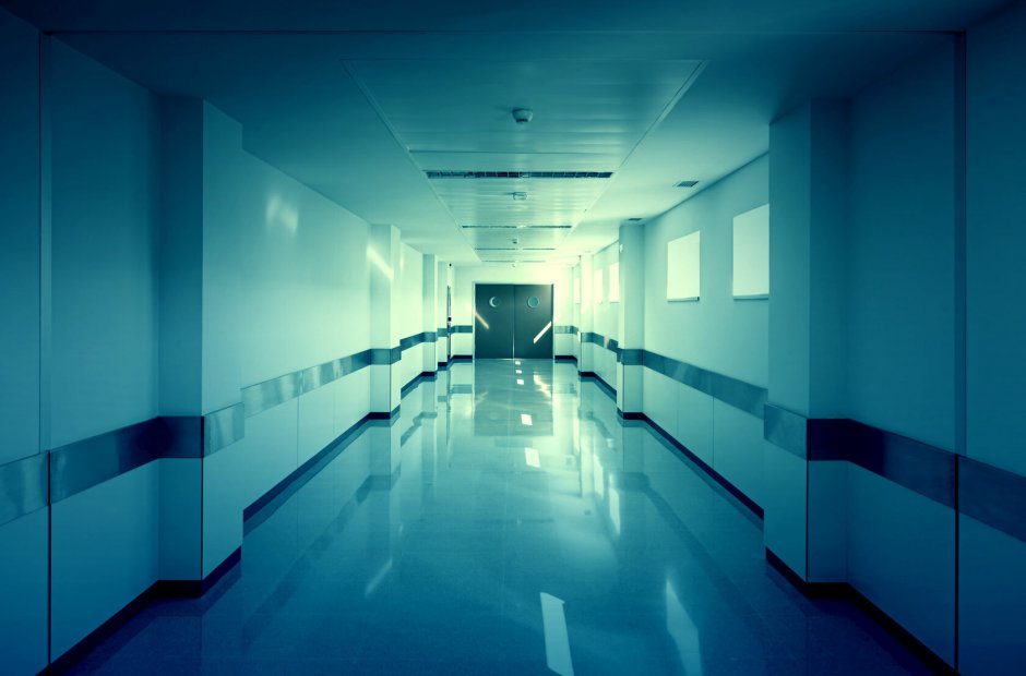 Задний фон коридор больницы