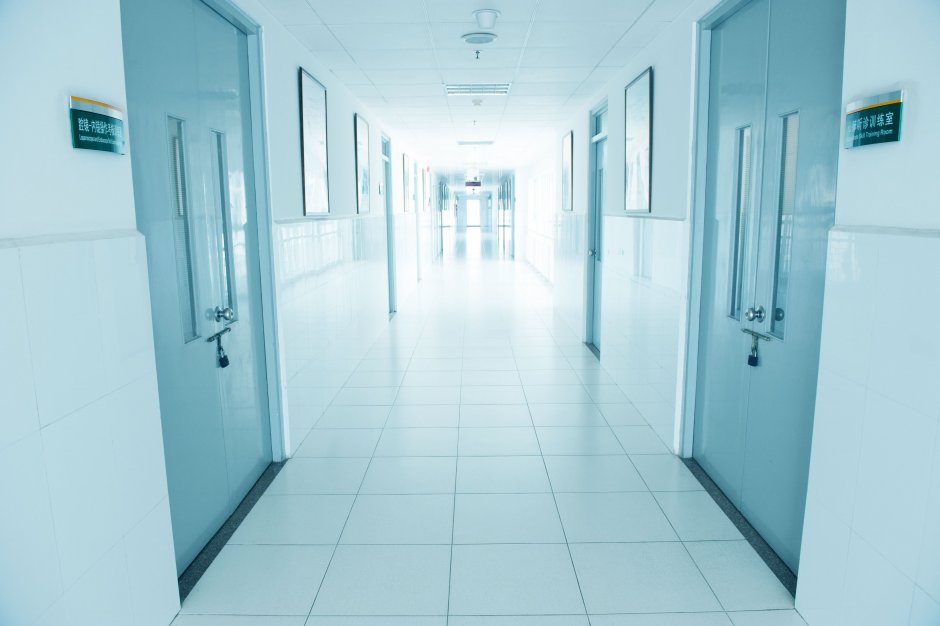Красивый коридор больницы