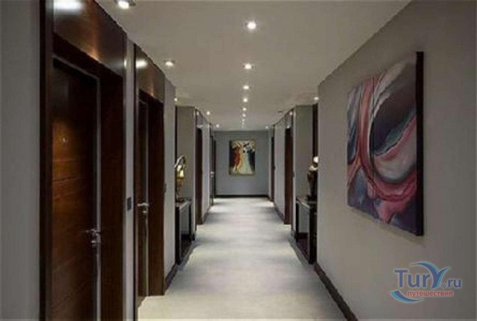 Длинный коридор в гостинице