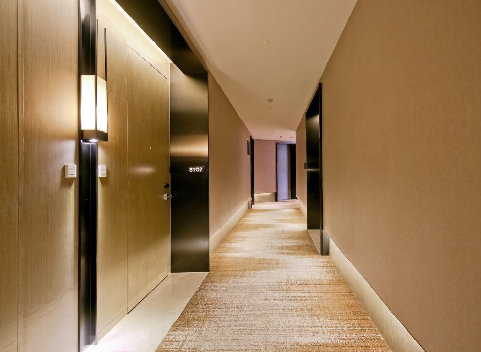 Длинный коридор отеля