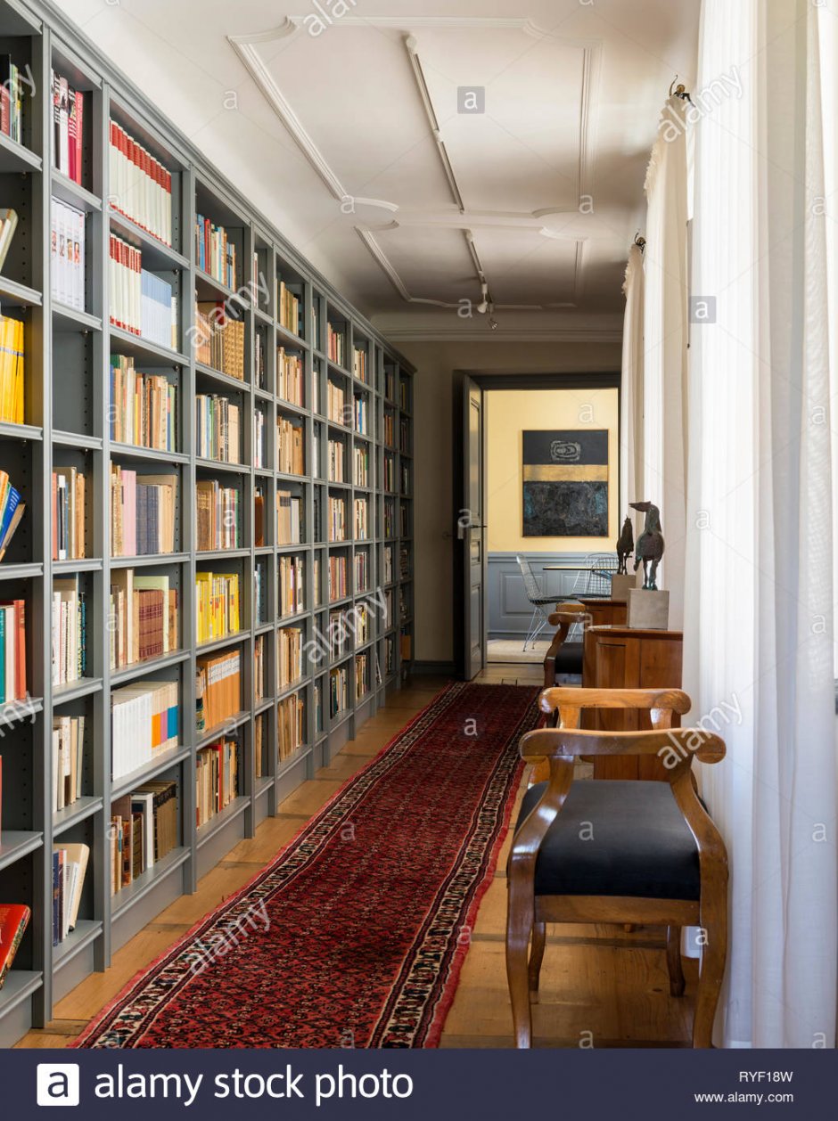 Шкаф библиотека в коридоре