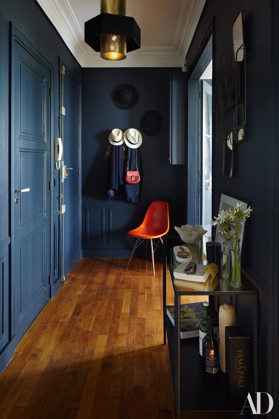 Синяя мебель коридор