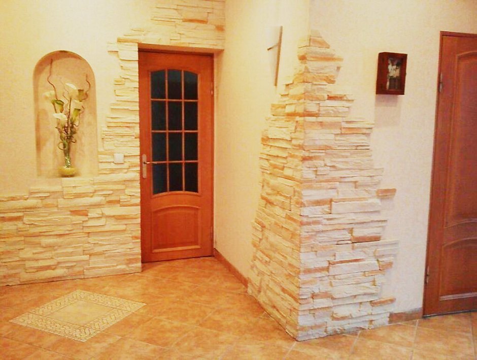 Декор стен искусственным камнем