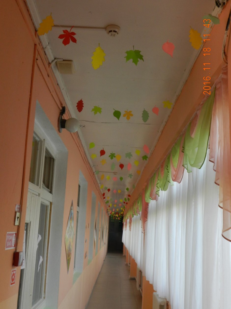 Украшение коридора школы