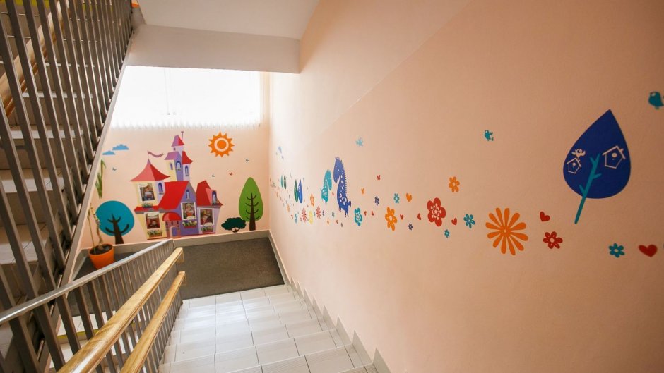 Украшение стен в детском саду коридоры