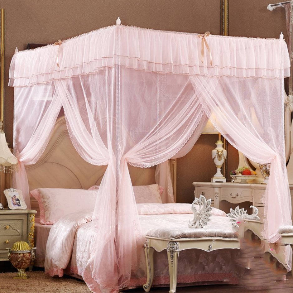 Кровать с балдахином розовая