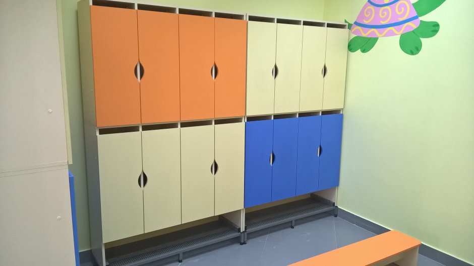 Шкафчики в раздевалку для детского сада двухъярусные