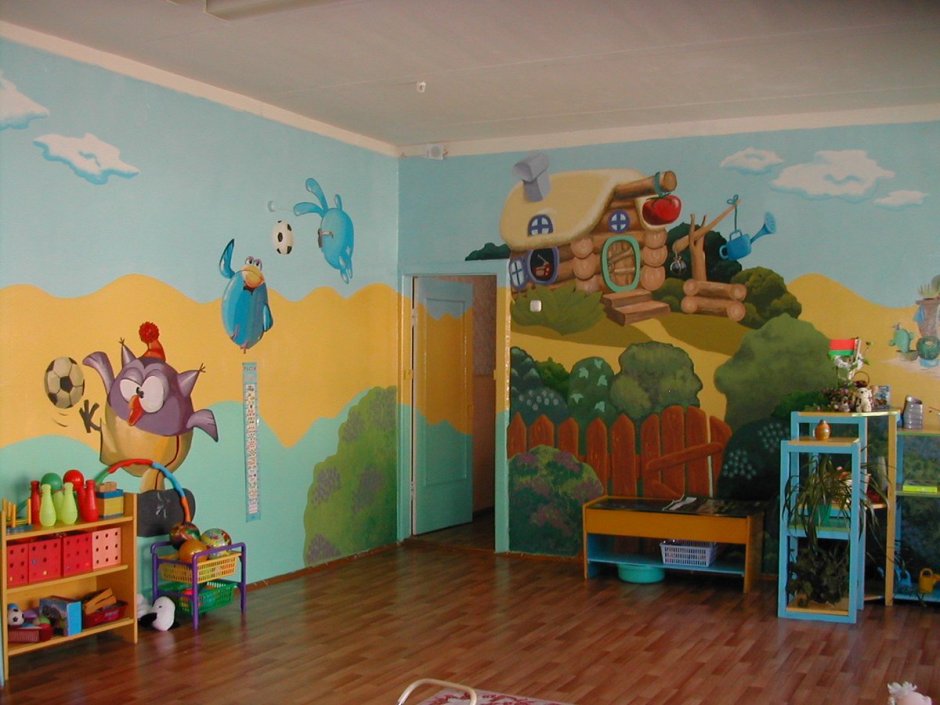 Украшение стены в группе детского сада