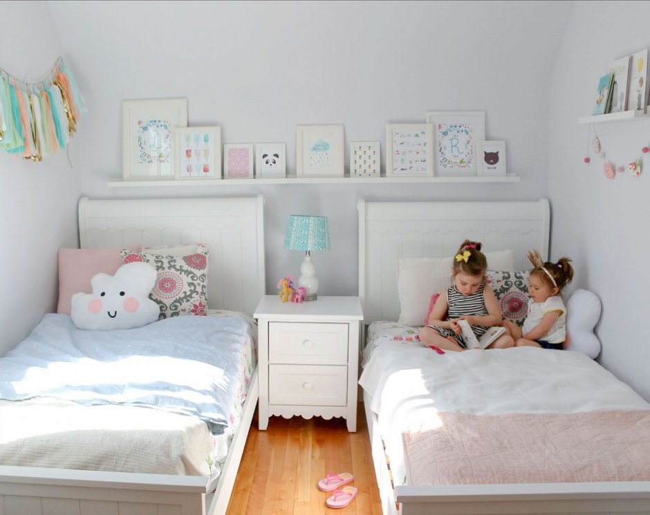 Комната для двух девочек близняшек