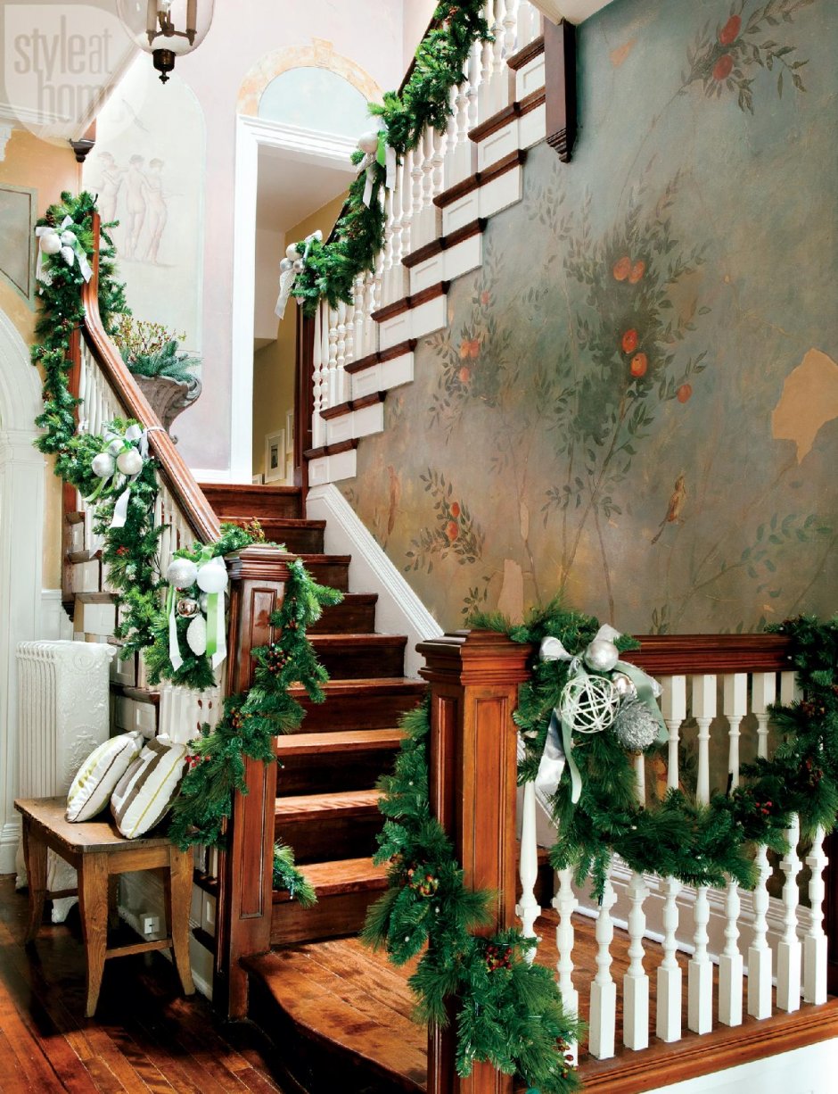 Лестница в деревянном доме украшение
