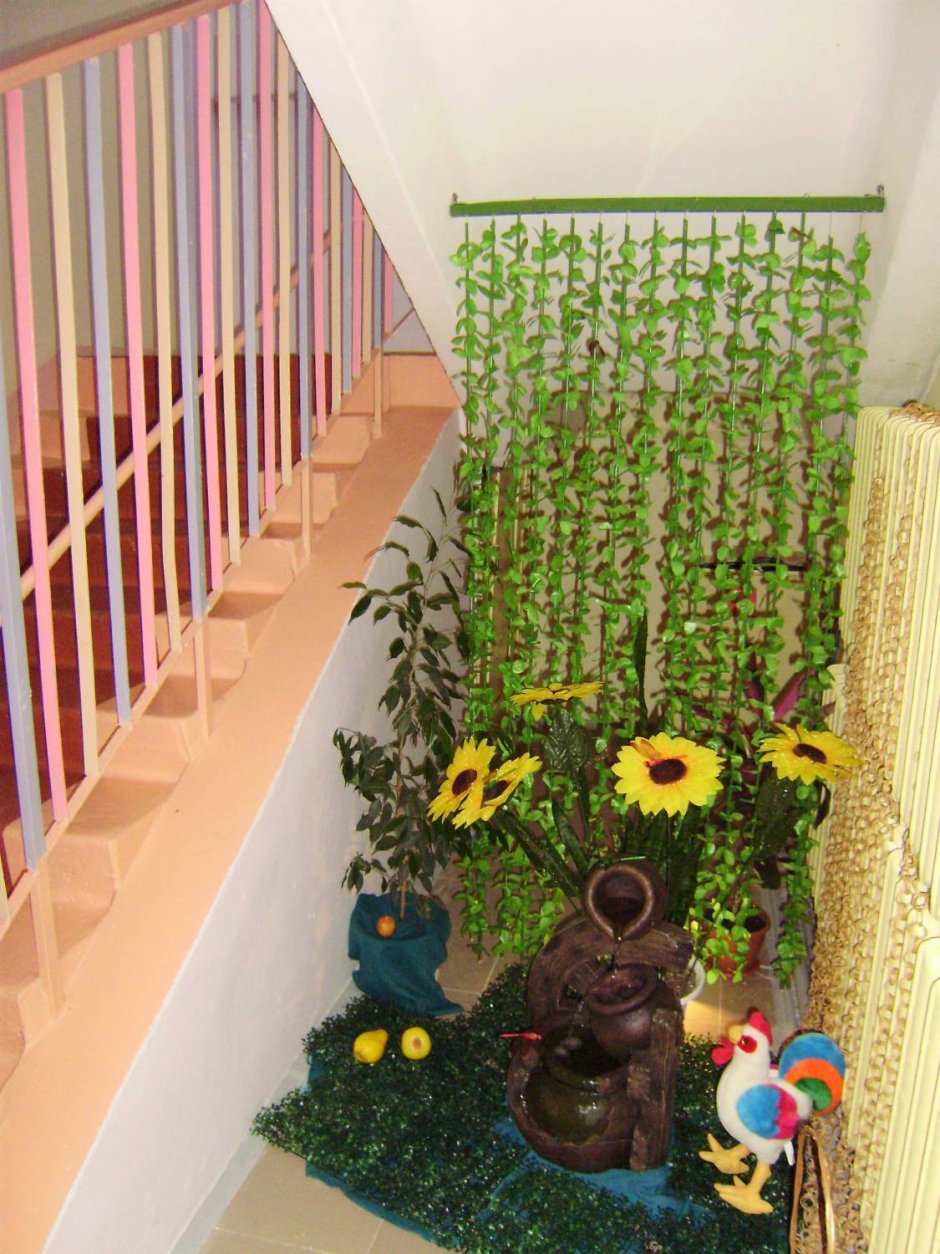 Украшение лестничных пролетов в детском саду