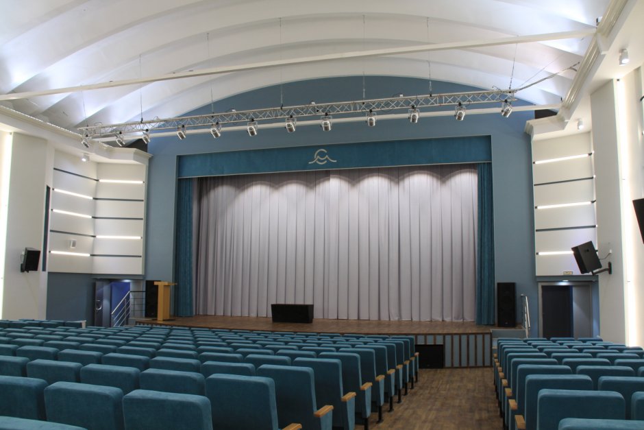 Конференц зал со сценой