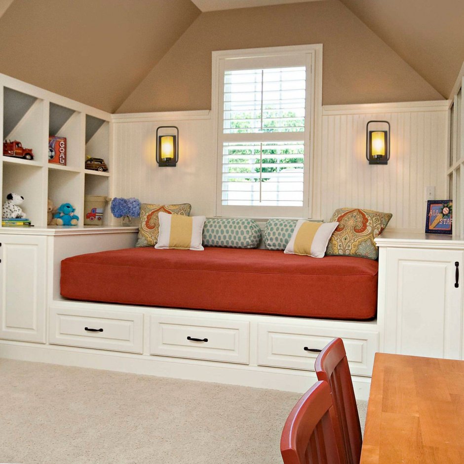 Спальня с мансардной крышей