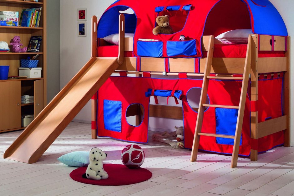 Двухэтажная кровать для детей с горкой
