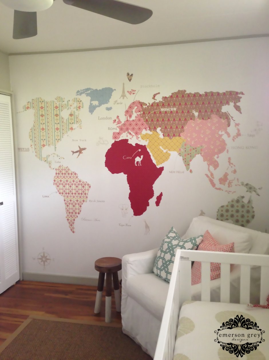 Карта мира в детской комнате