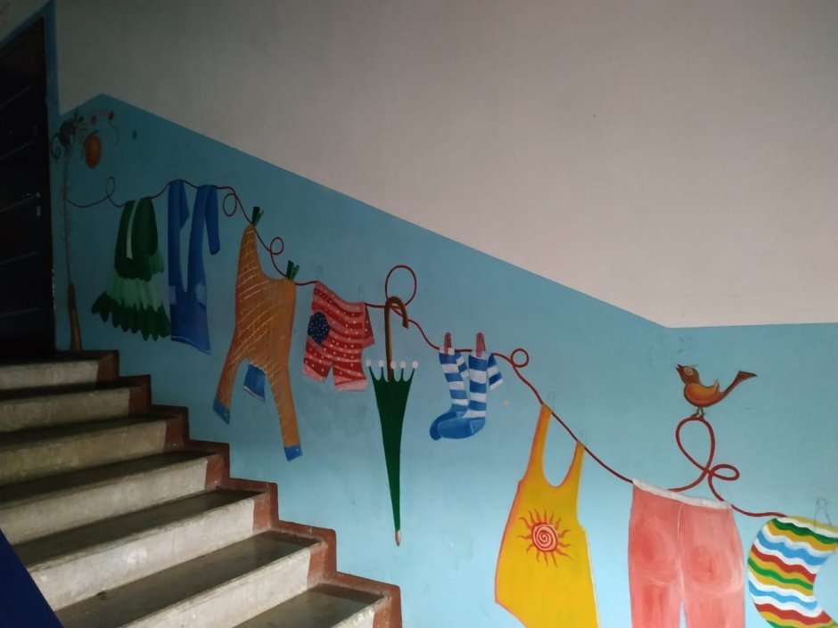 Инсталляция в детском саду на лестничном пролёте