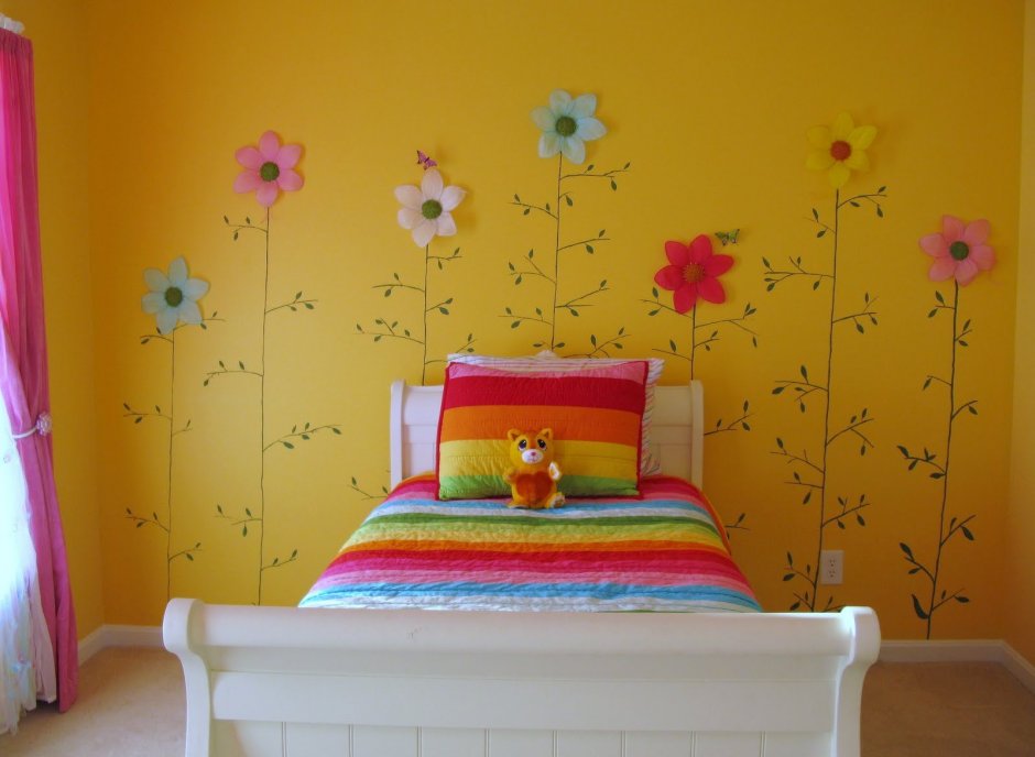 Дизайн стен в детской краской