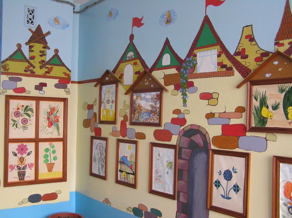Украшение стены в детском саду домик