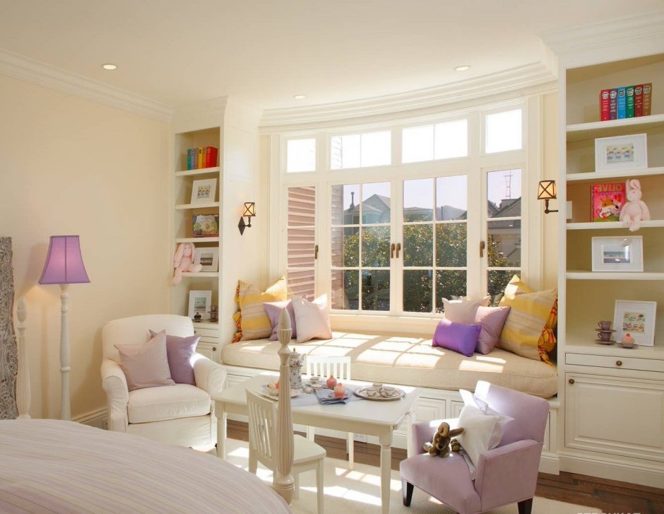 Детская комната с окном