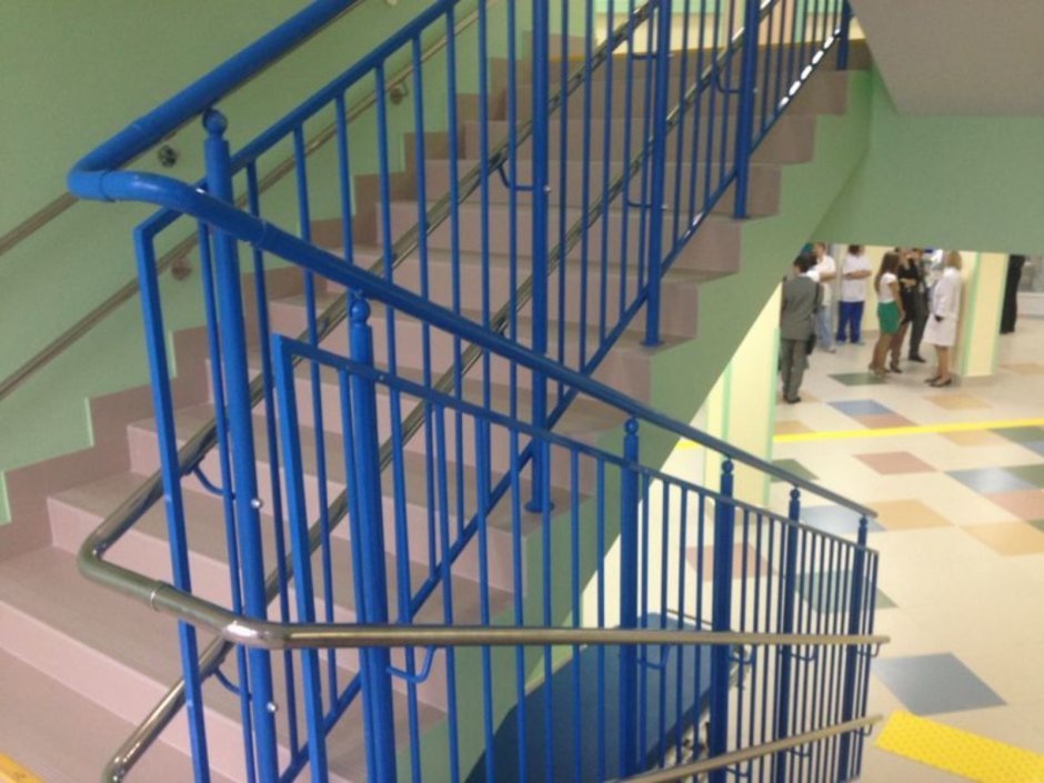 Ограждение лестниц в детском саду