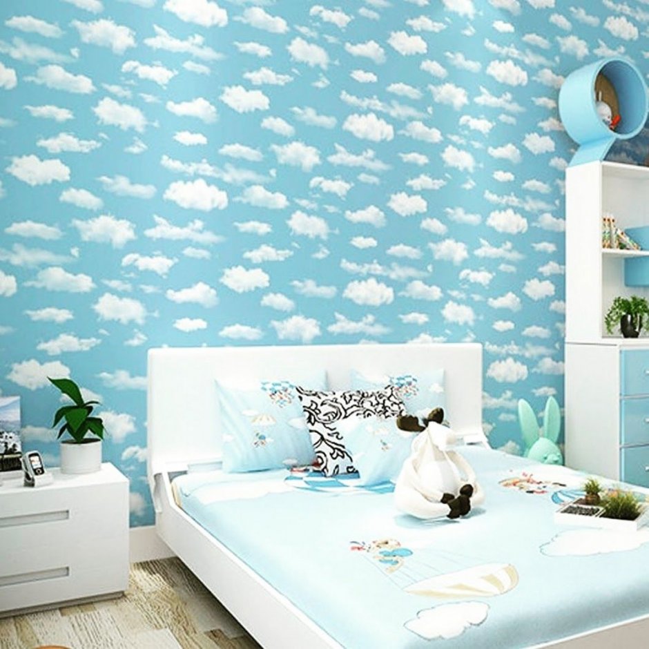 Интерьер детской комнаты с облаками