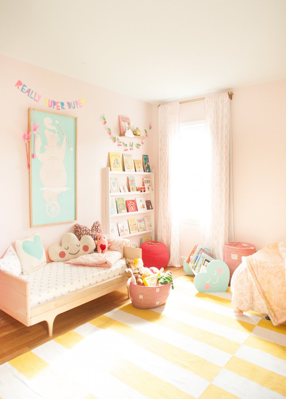 Желто розовая комната для девочки