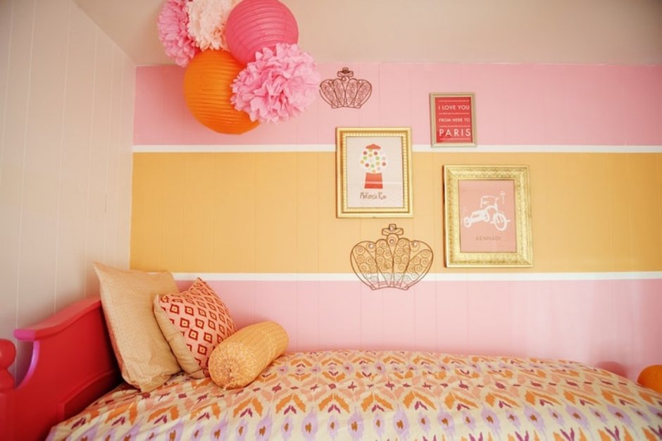 Желто розовая комната для девочки