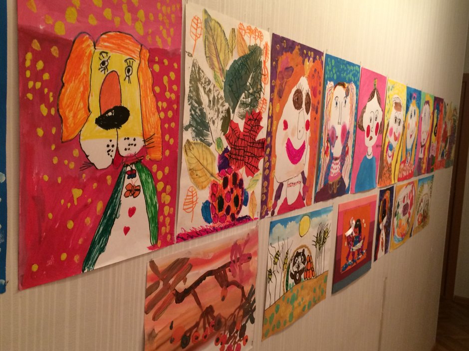 Оформление выставки работ детей в детском саду
