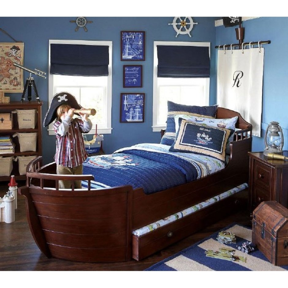 Детская кровать для мальчика в морском стиле