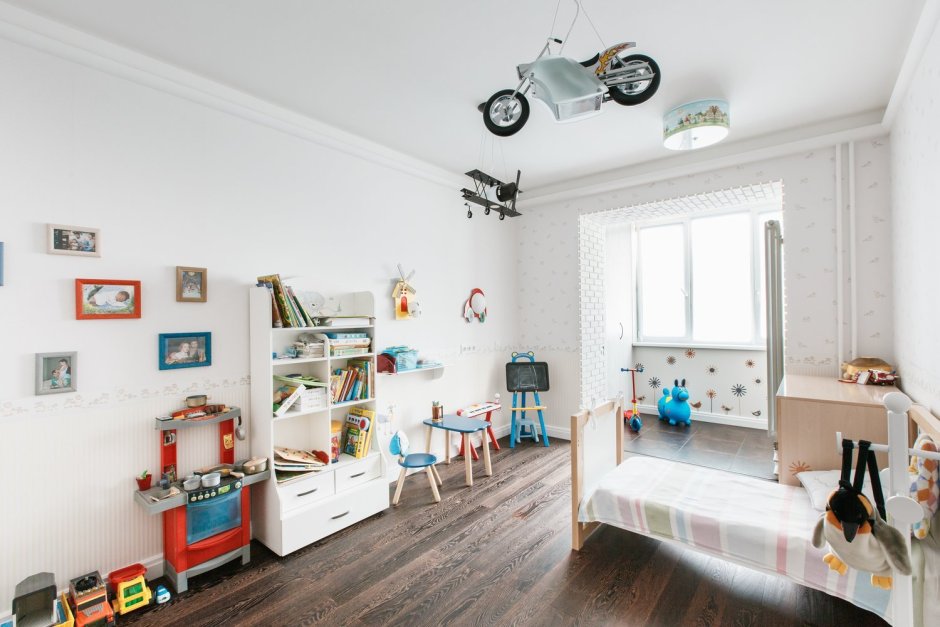 Детские комнаты с белыми стенами